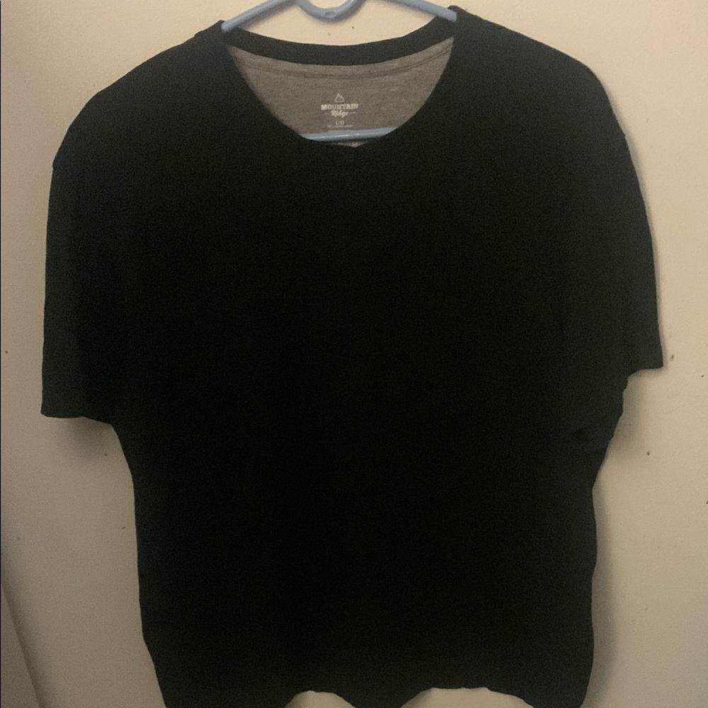 Gorgeous Jet Black Mountain Ridge 100% Cotton Crew T W/ Grey inside collar SZ L